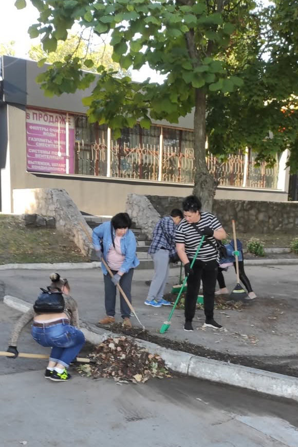У Світловодську тривають роботи з благоустрою: до прибирання залучили спеціалізоване підприємство