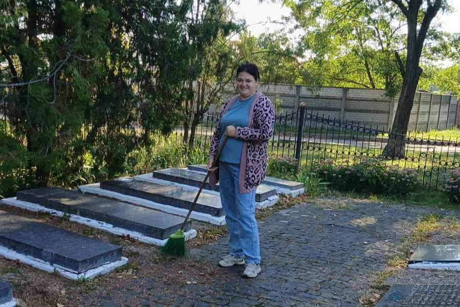 У Світловодську тривають роботи з благоустрою: до прибирання залучили спеціалізоване підприємство