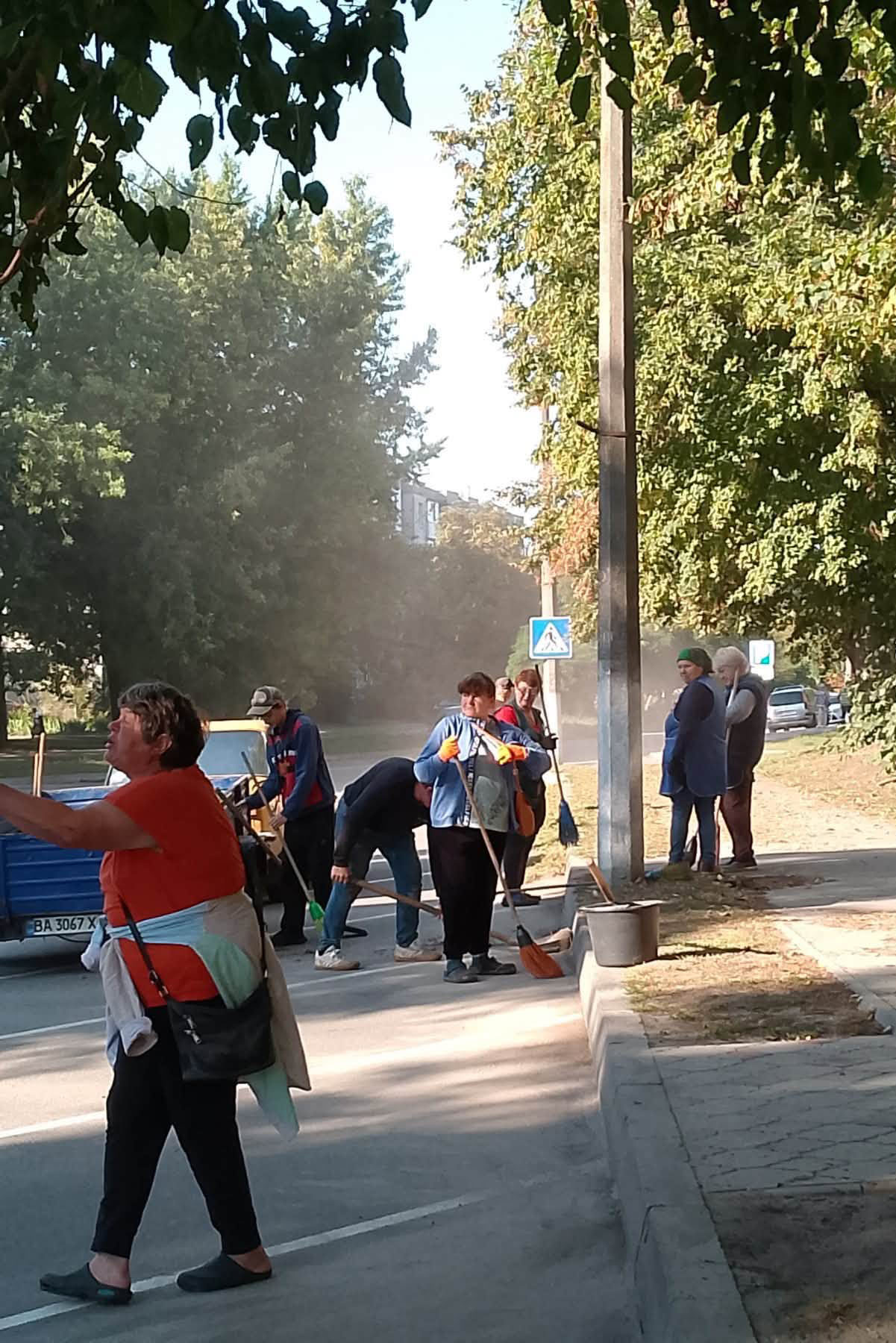 У Світловодську тривають роботи з благоустрою: до прибирання залучили спеціалізоване підприємство
