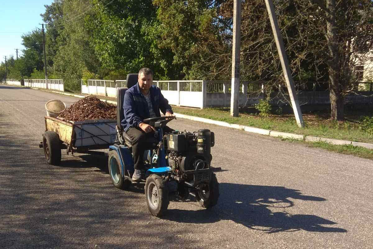 У Світловодську тривають роботи з благоустрою: до прибирання залучили спеціалізоване підприємство