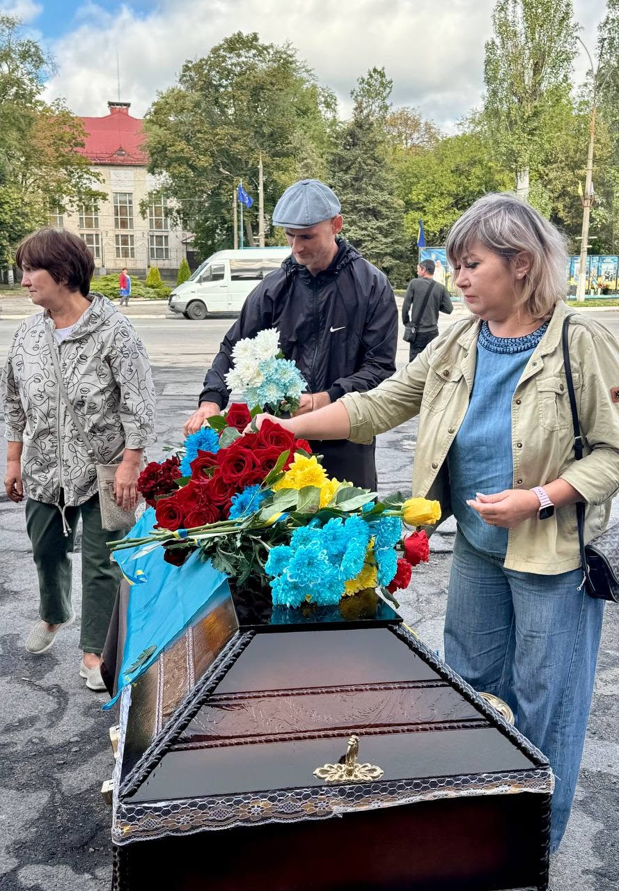 Світловодська громада провела в останню путь захисника України Андрія Кулькова Світловодська громада провела в останню путь захисника України Андрія Кулькова