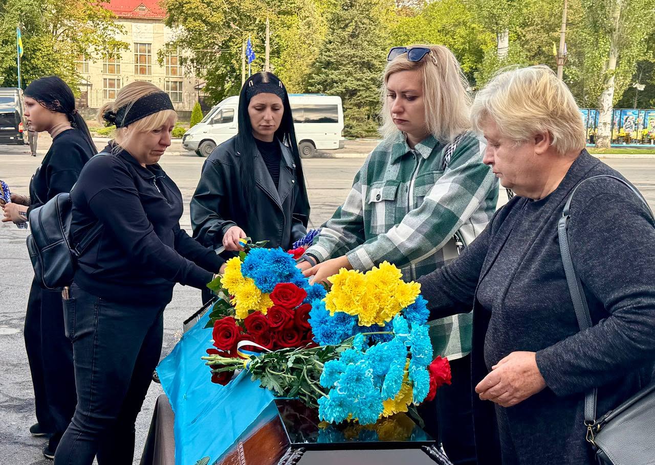 Світловодська громада провела в останню путь захисника України Андрія Кулькова Світловодська громада провела в останню путь захисника України Андрія Кулькова