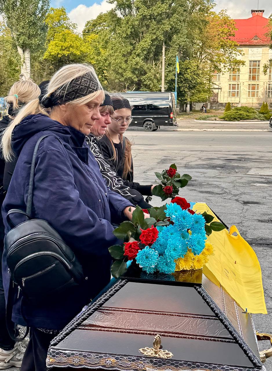Світловодська громада провела в останню путь захисника України Андрія Кулькова Світловодська громада провела в останню путь захисника України Андрія Кулькова
