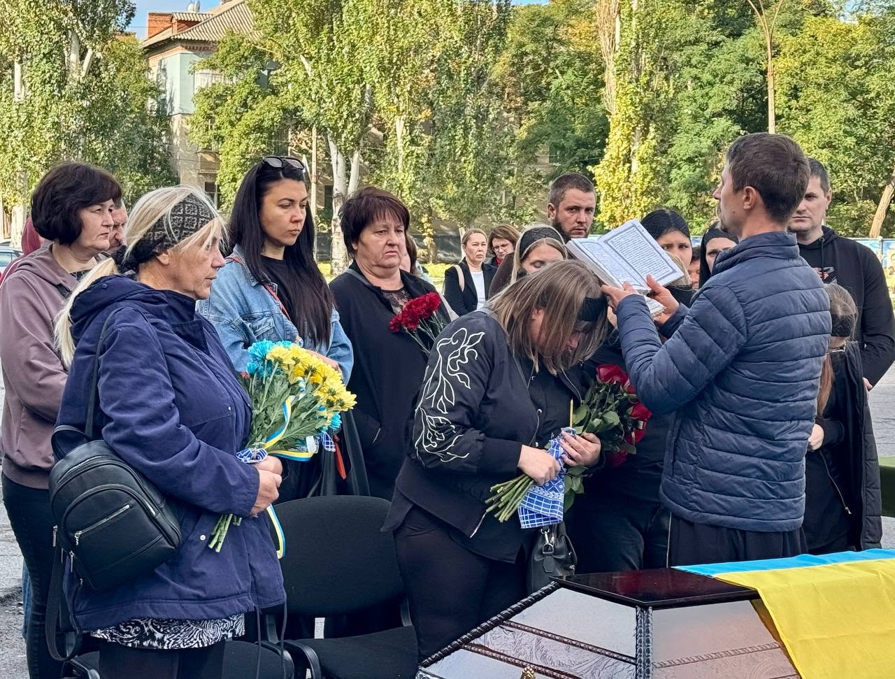 Світловодська громада провела в останню путь захисника України Андрія Кулькова Світловодська громада провела в останню путь захисника України Андрія Кулькова