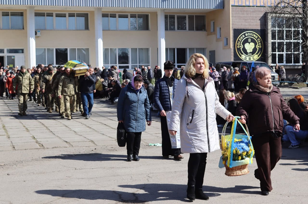 Світловодська громада провела в останню путь Захисника України Дмитра Михайлика Світловодська громада провела в останню путь Захисника України Дмитра Михайлика