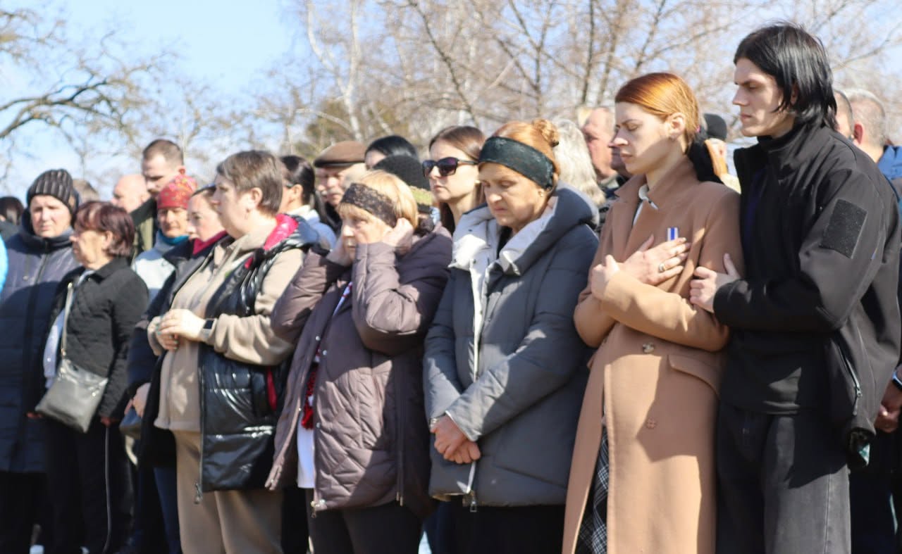 Світловодська громада провела в останню путь Захисника України Дмитра Михайлика Світловодська громада провела в останню путь Захисника України Дмитра Михайлика