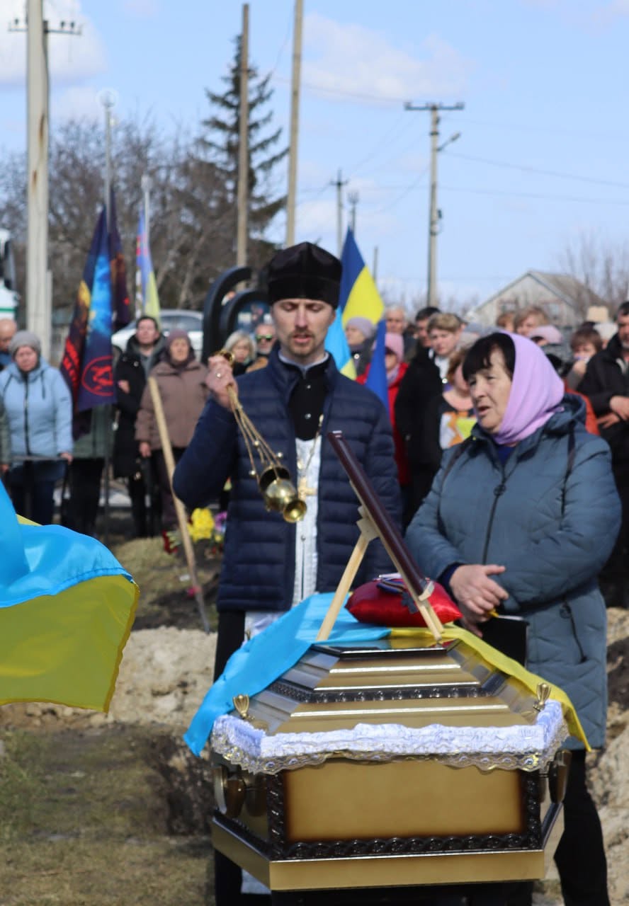 Світловодська громада провела в останню путь Захисника України Дмитра Михайлика Світловодська громада провела в останню путь Захисника України Дмитра Михайлика