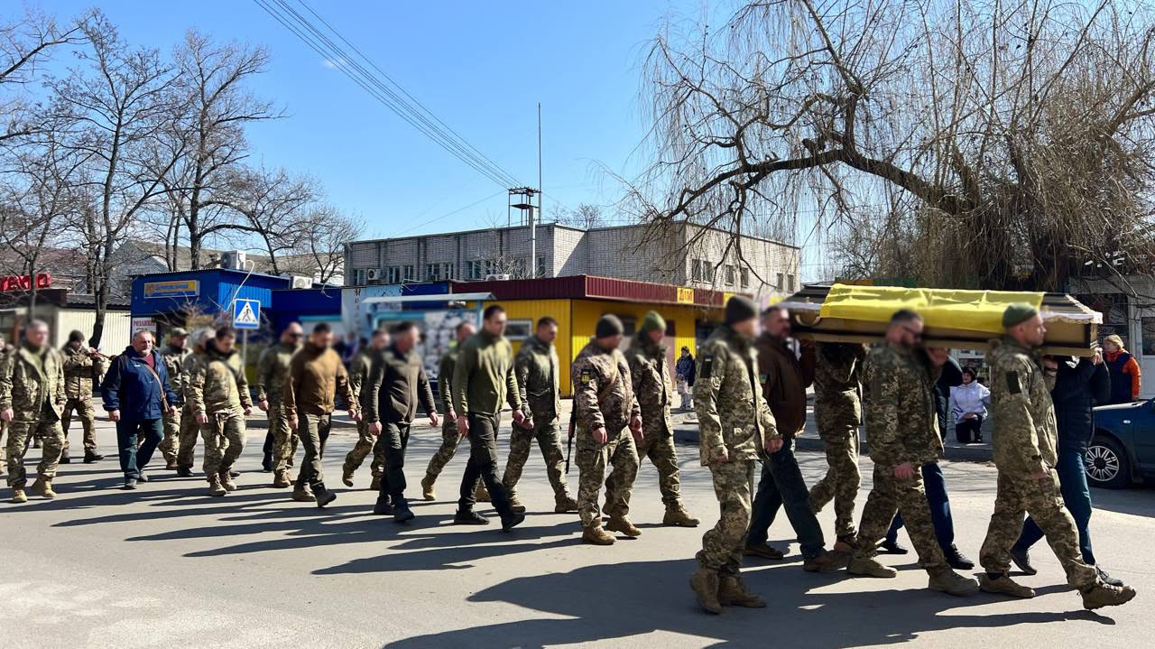 Світловодська громада провела в останню путь Захисника України Дмитра Михайлика Світловодська громада провела в останню путь Захисника України Дмитра Михайлика
