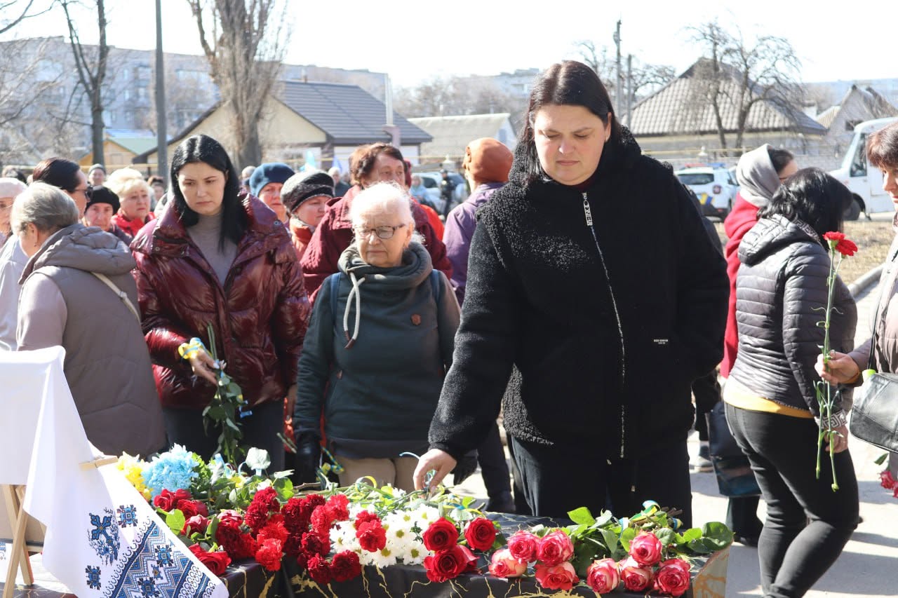 Світловодська громада провела в останню путь Захисника України Дмитра Михайлика Світловодська громада провела в останню путь Захисника України Дмитра Михайлика