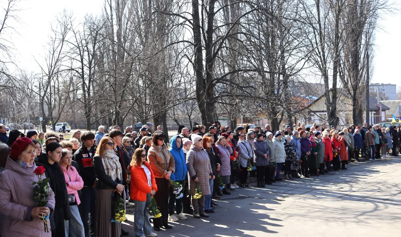 Світловодська громада провела в останню путь Захисника України Дмитра Михайлика Світловодська громада провела в останню путь Захисника України Дмитра Михайлика