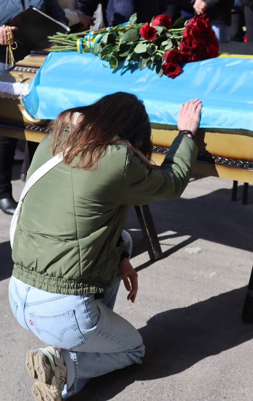 Світловодська громада провела в останню путь Захисника України Дмитра Михайлика Світловодська громада провела в останню путь Захисника України Дмитра Михайлика