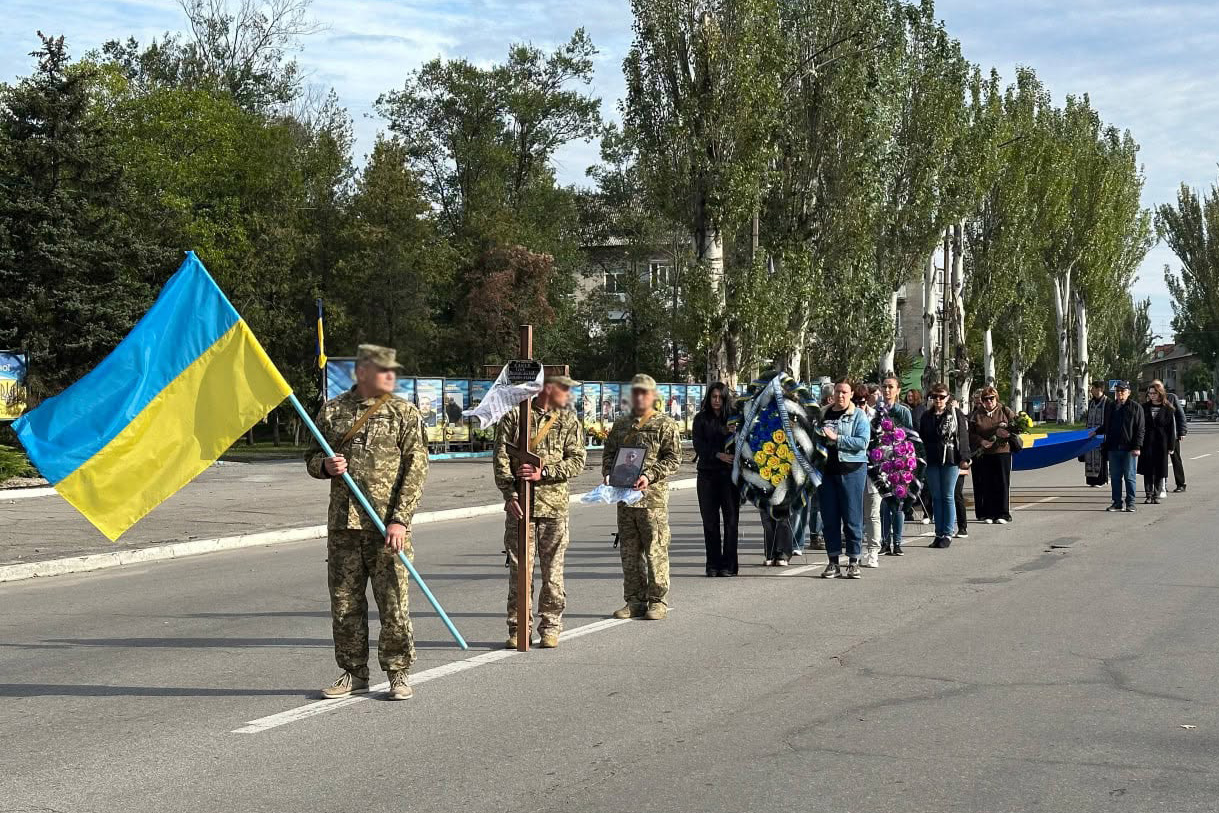 Світловодська громада провела в останню путь захисника України Ігоря Клюєва Світловодська громада провела в останню путь захисника України Ігоря Клюєва