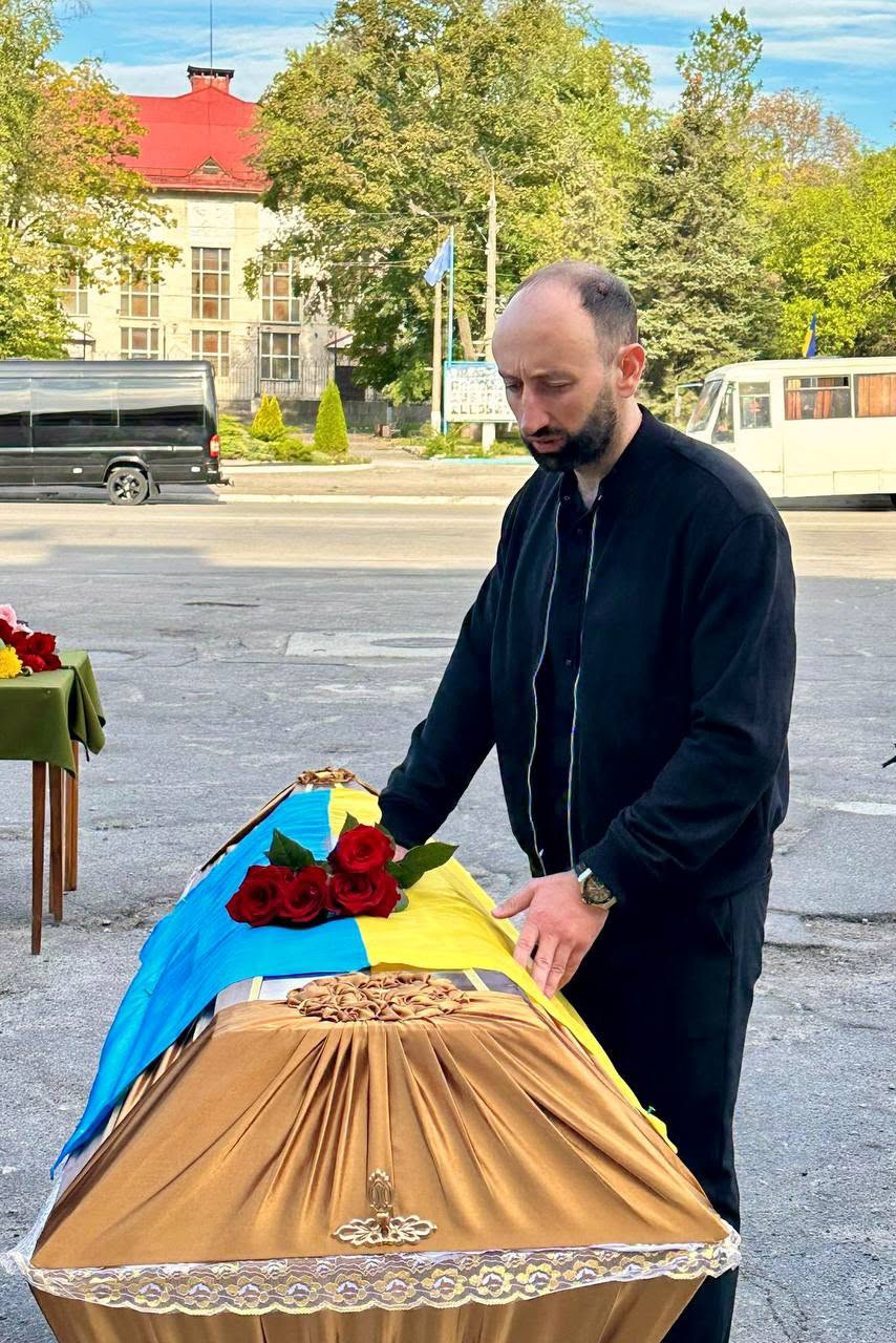 Світловодська громада провела в останню путь захисника України Ігоря Клюєва Світловодська громада провела в останню путь захисника України Ігоря Клюєва