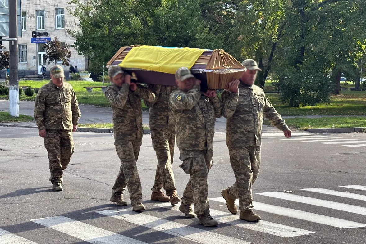Світловодська громада провела в останню путь захисника України Ігоря Клюєва