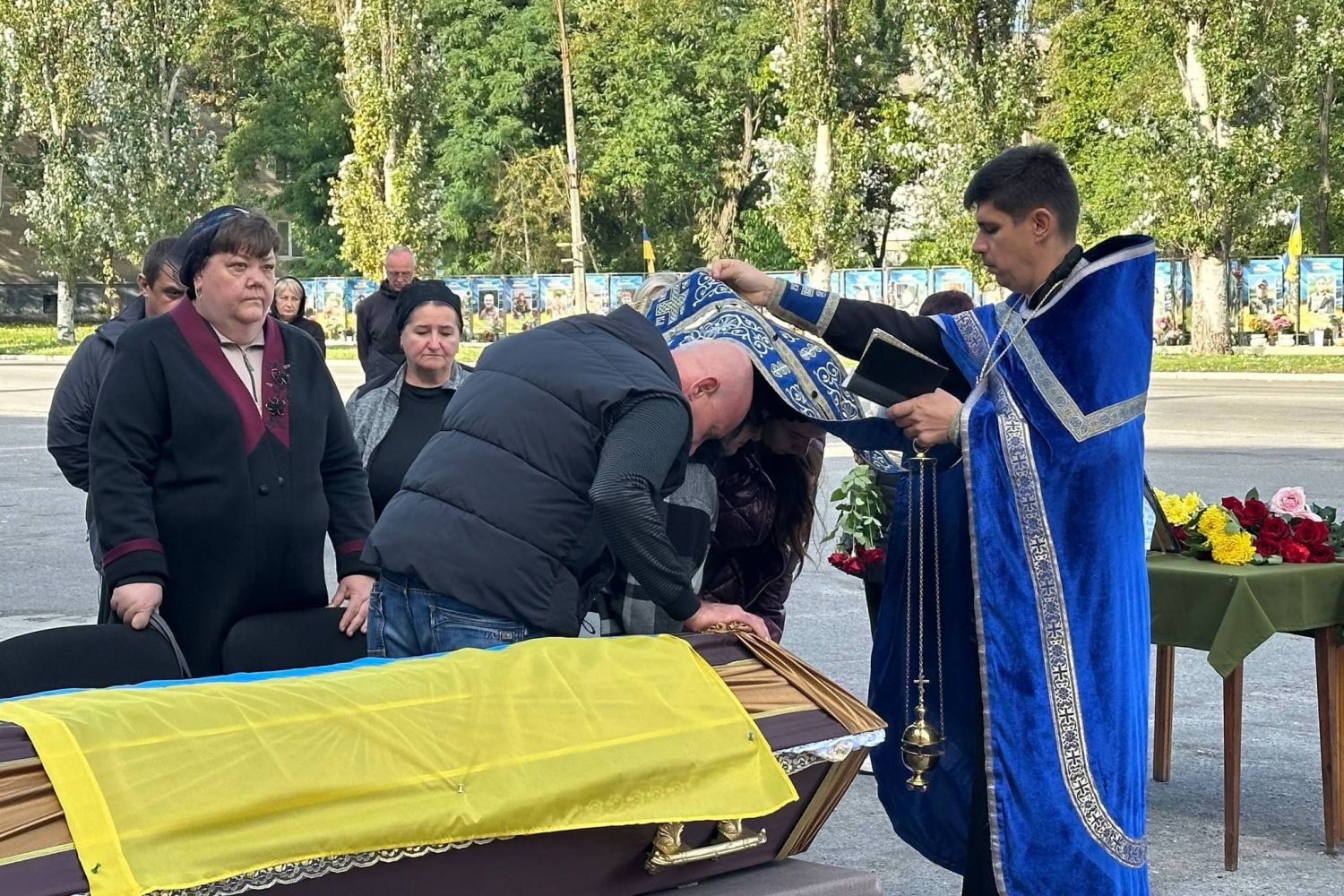 Світловодська громада провела в останню путь захисника України Ігоря Клюєва Світловодська громада провела в останню путь захисника України Ігоря Клюєва