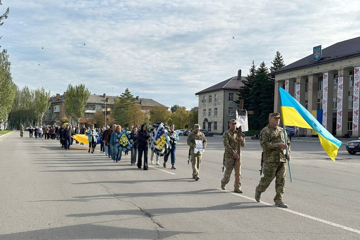 Світловодська громада провела в останню путь захисника України Ігоря Клюєва Світловодська громада провела в останню путь захисника України Ігоря Клюєва