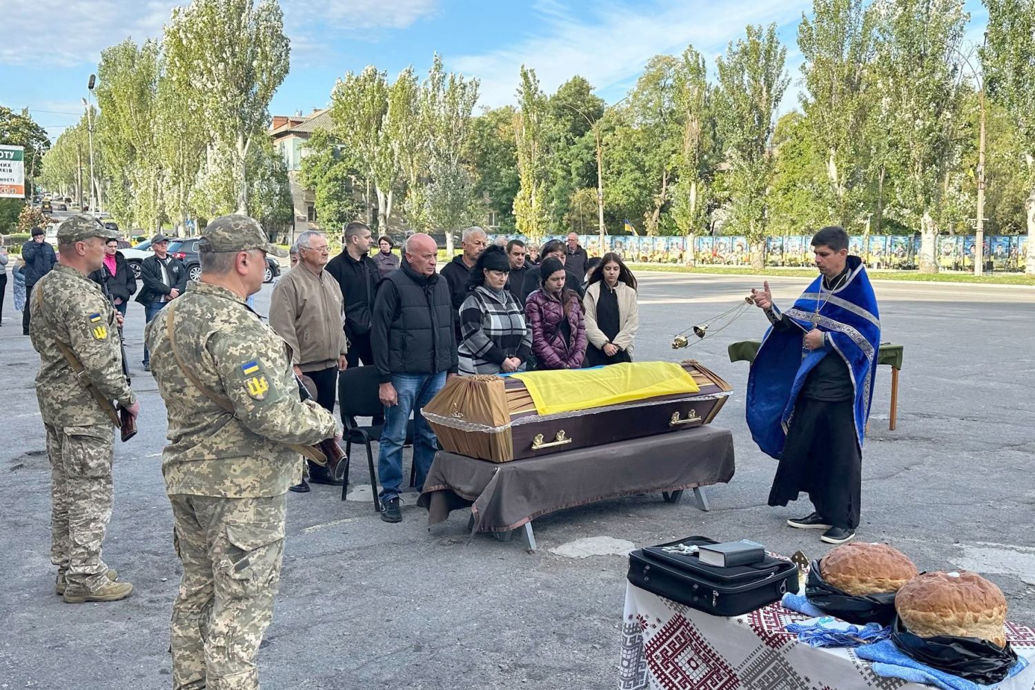 Світловодська громада провела в останню путь захисника України Ігоря Клюєва Світловодська громада провела в останню путь захисника України Ігоря Клюєва
