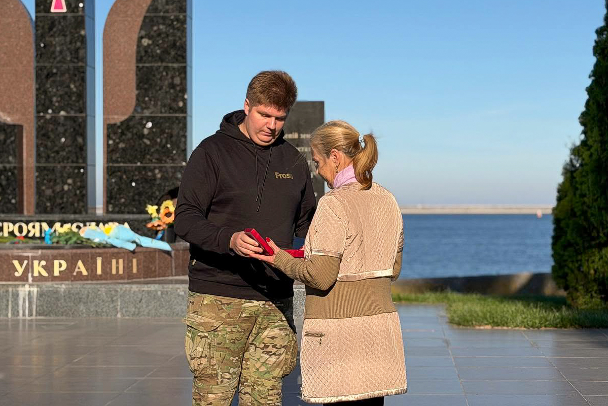 Честь і світла пам'ять героям: у Світловодську відбувся мітинг до Дня захисників і захисниць