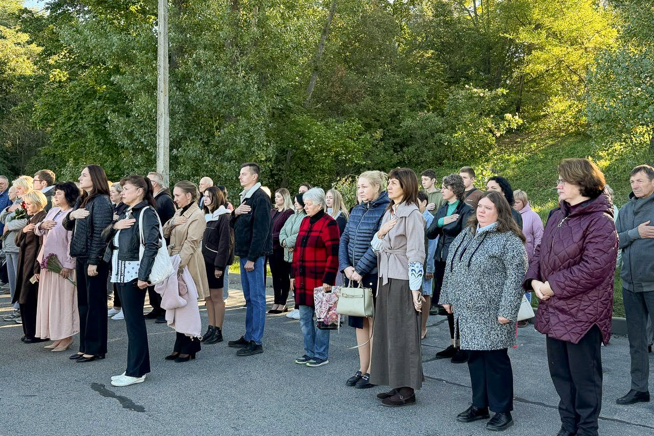 Честь і світла пам'ять героям: у Світловодську відбувся мітинг до Дня захисників і захисниць Честь і світла пам'ять героям: у Світловодську відбувся мітинг до Дня захисників і захисниць