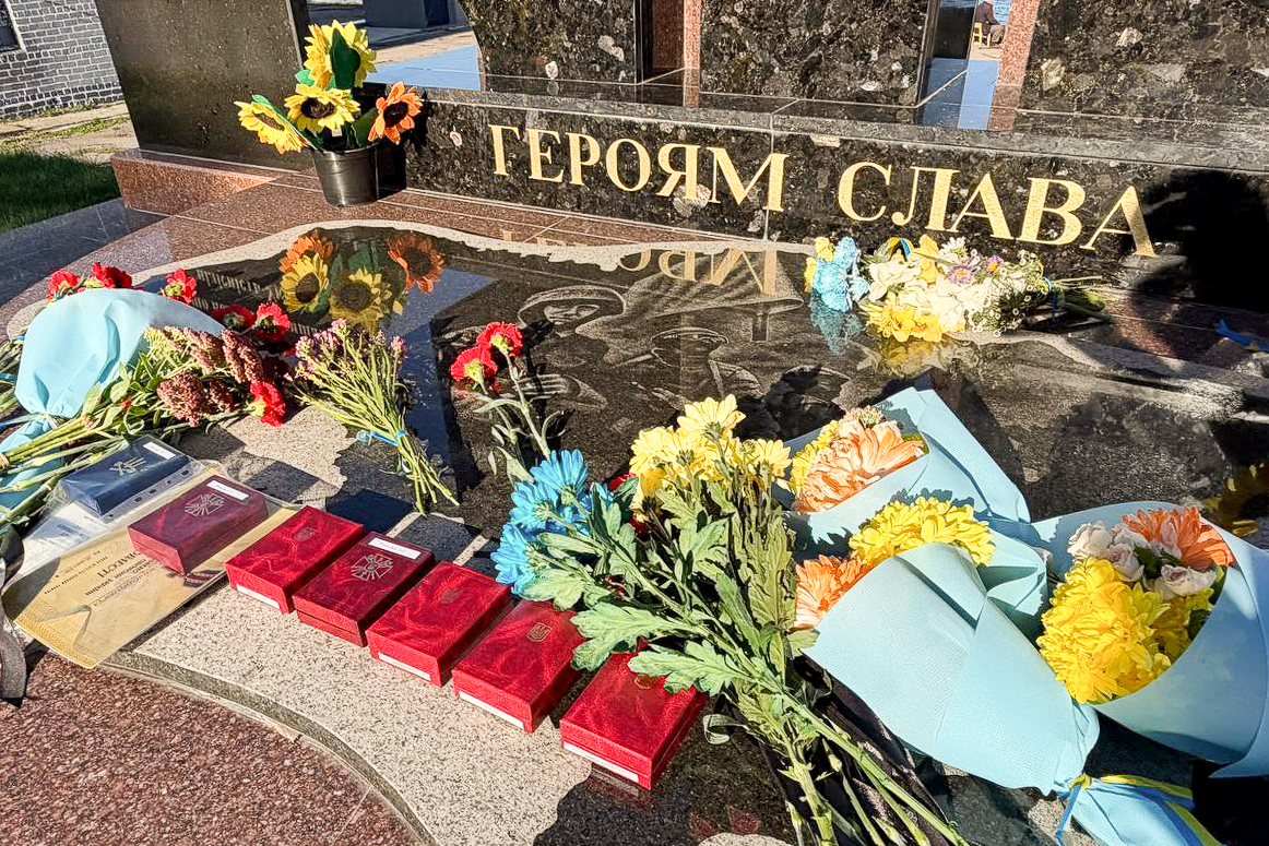 Честь і світла пам'ять героям: у Світловодську відбувся мітинг до Дня захисників і захисниць Честь і світла пам'ять героям: у Світловодську відбувся мітинг до Дня захисників і захисниць