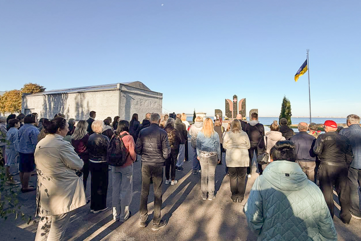 Честь і світла пам'ять героям: у Світловодську відбувся мітинг до Дня захисників і захисниць Честь і світла пам'ять героям: у Світловодську відбувся мітинг до Дня захисників і захисниць