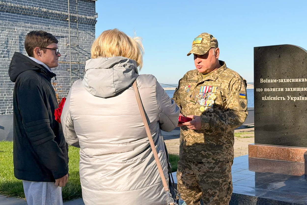 Честь і світла пам'ять героям: у Світловодську відбувся мітинг до Дня захисників і захисниць Честь і світла пам'ять героям: у Світловодську відбувся мітинг до Дня захисників і захисниць