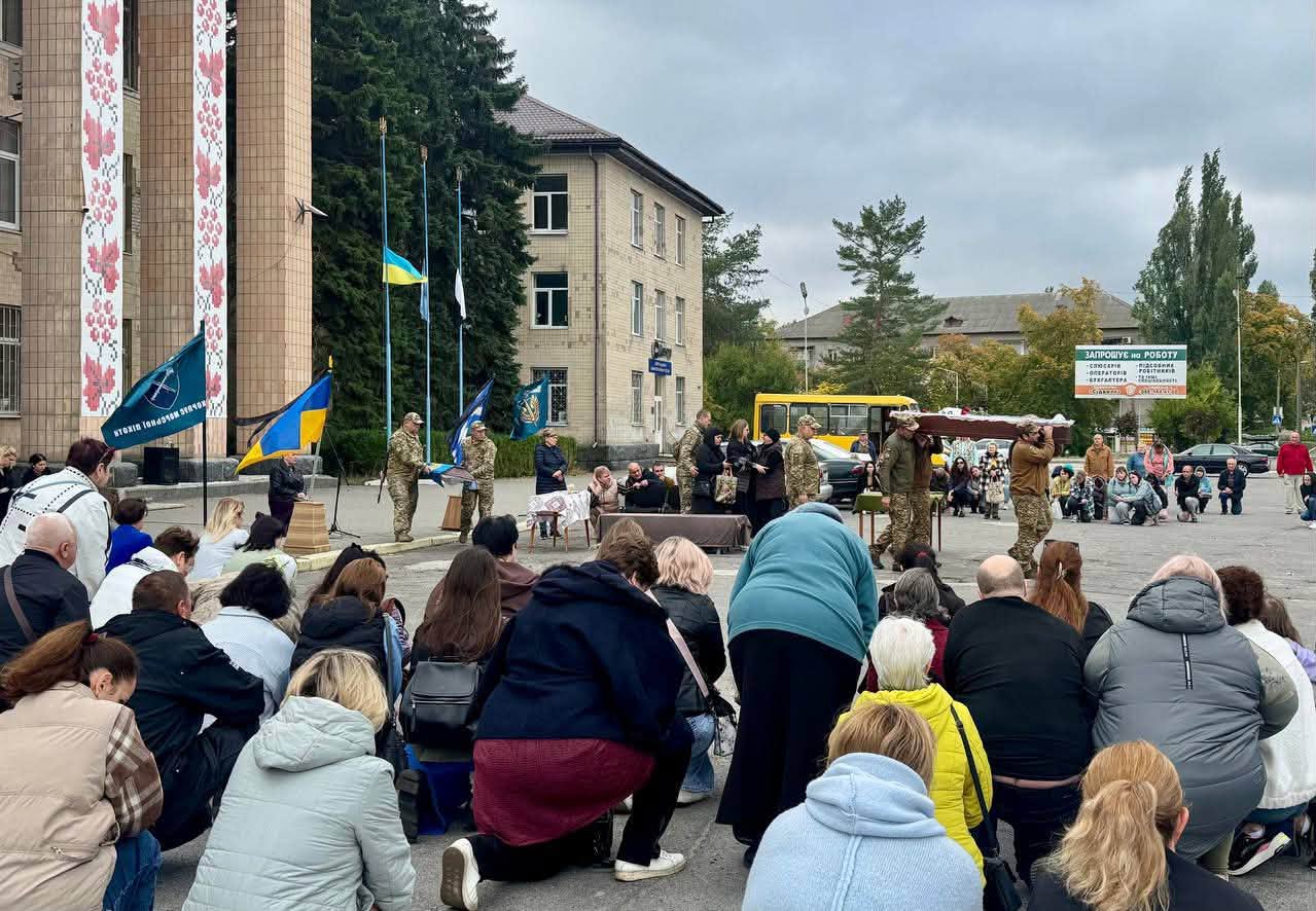 Світловодська громада провела в останню путь захисника Семена Бурака