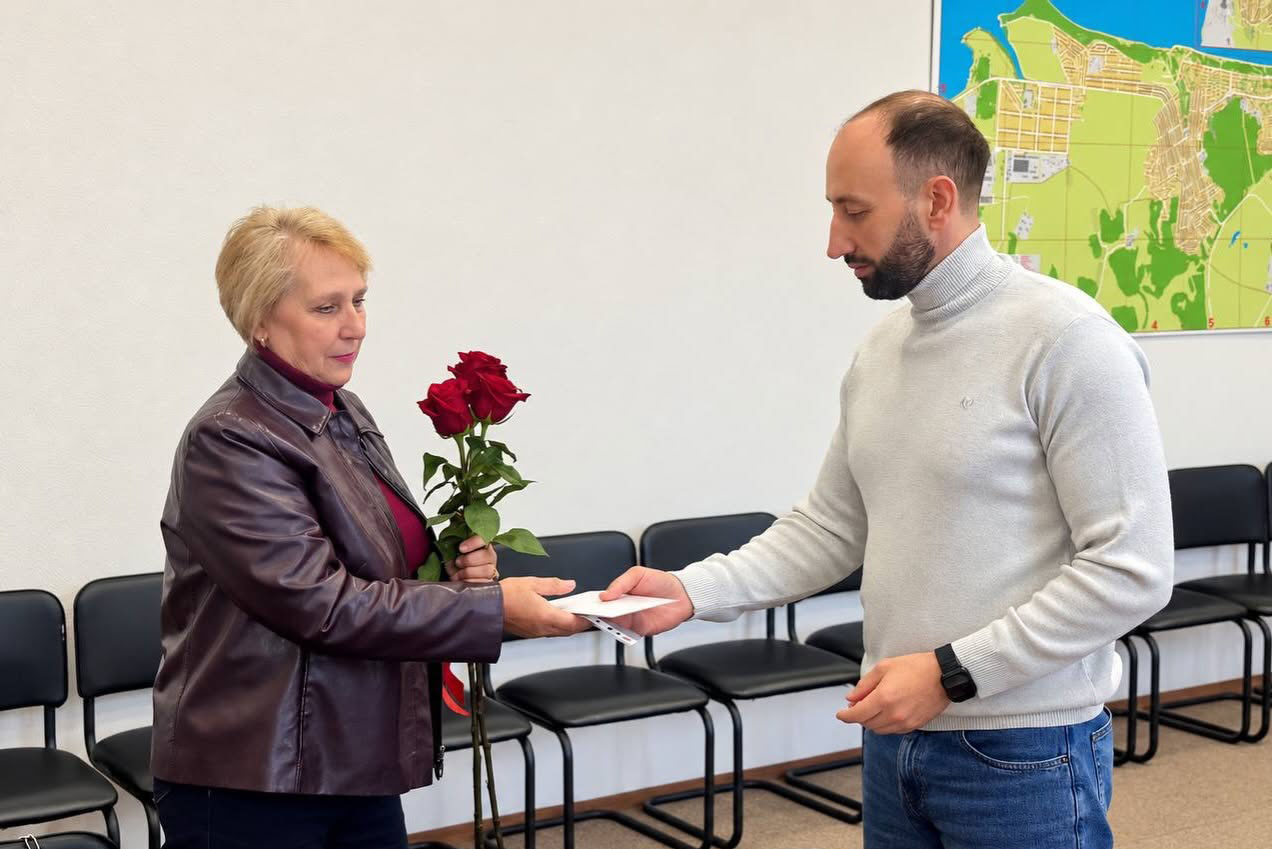 Кошти, зібрані на благодійному заході у Світловодську, передали волонтерам громади Кошти, зібрані на благодійному заході у Світловодську, передали волонтерам громади