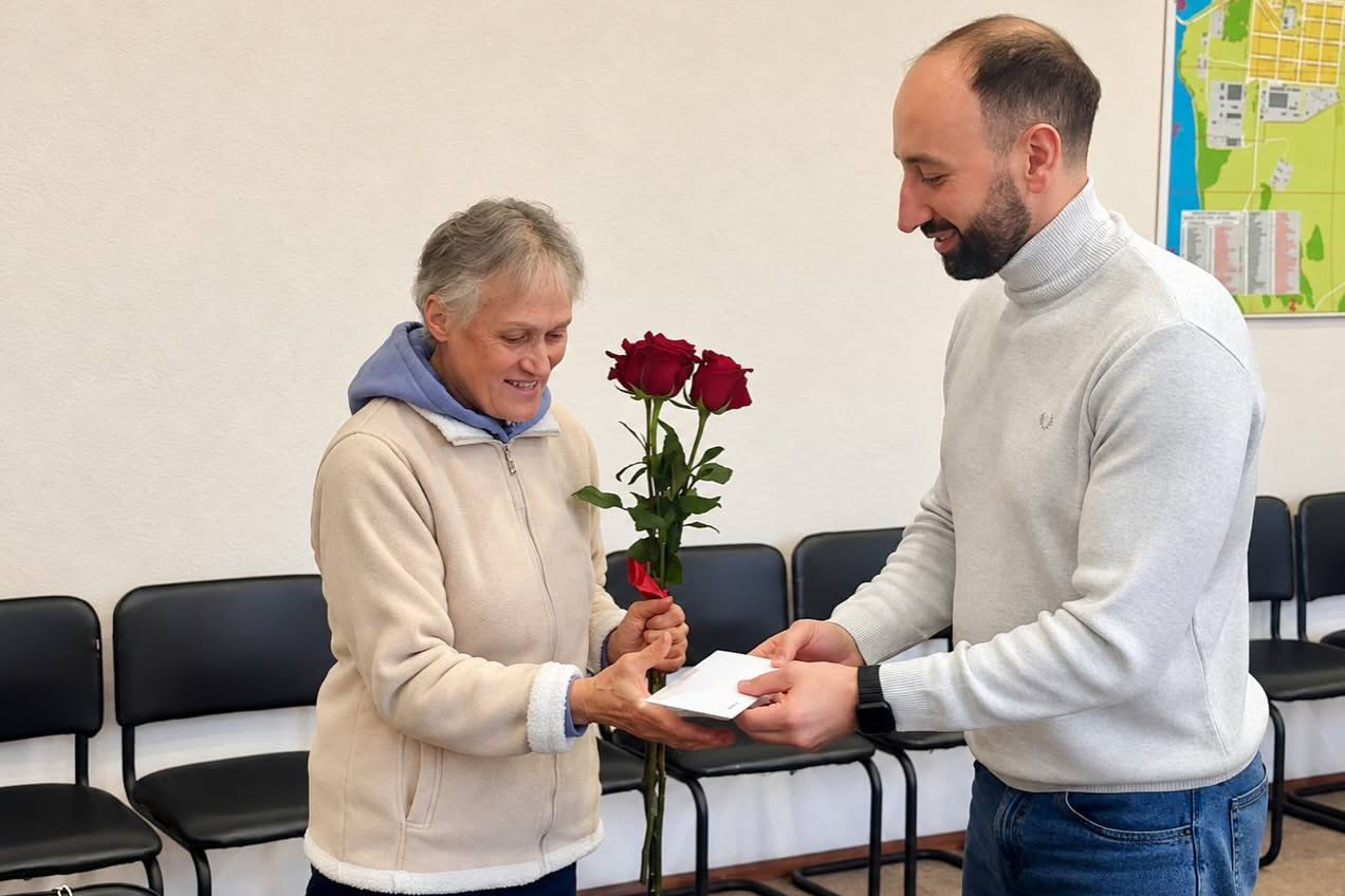 Кошти, зібрані на благодійному заході у Світловодську, передали волонтерам громади Кошти, зібрані на благодійному заході у Світловодську, передали волонтерам громади