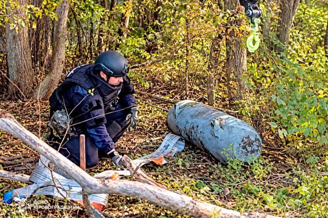 Піротехніки знешкоджують бойову частину крилатої ракети Х-101 у Світловодську
